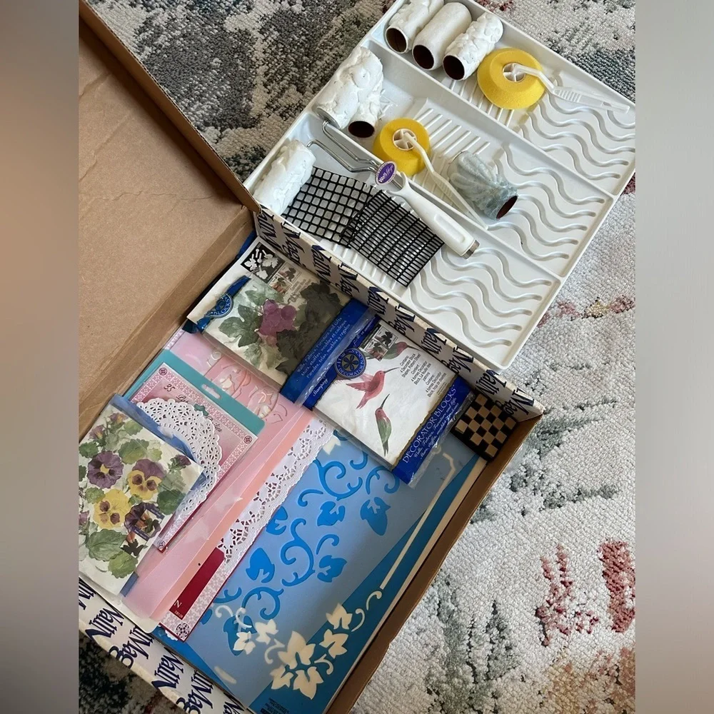 Vintage Wakat Wall Magic QVC Paint Roller Kit & Lots of vintage stencil Extras